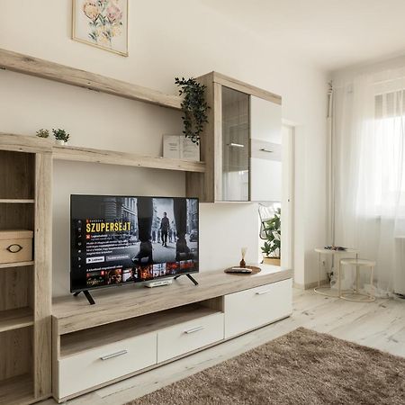 Malompark Apartman With Free Parking 데브레첸 외부 사진